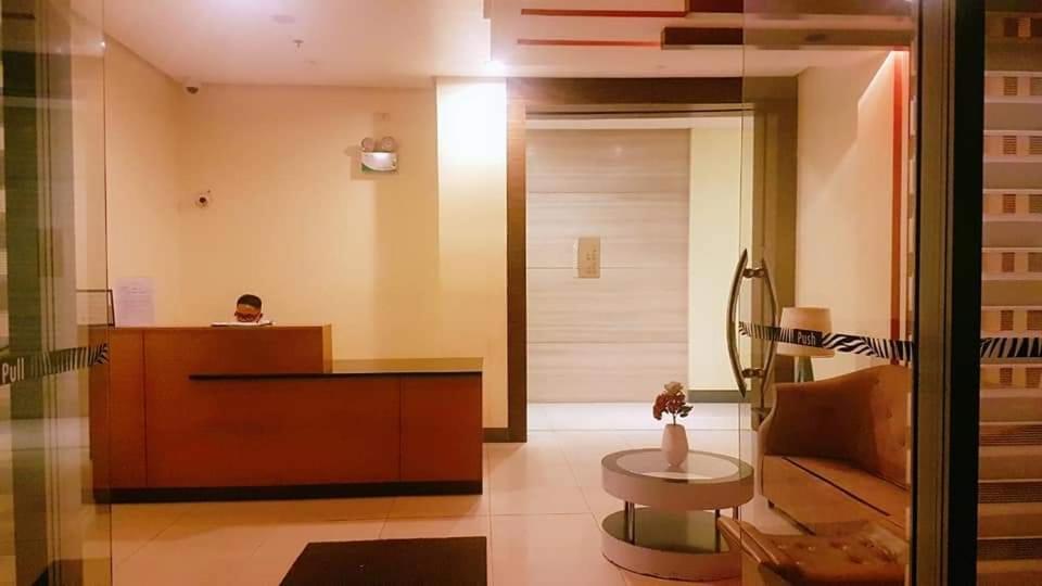 מנילה One Palm Tree Villas Condo Across Naia Terminal 3 מראה חיצוני תמונה