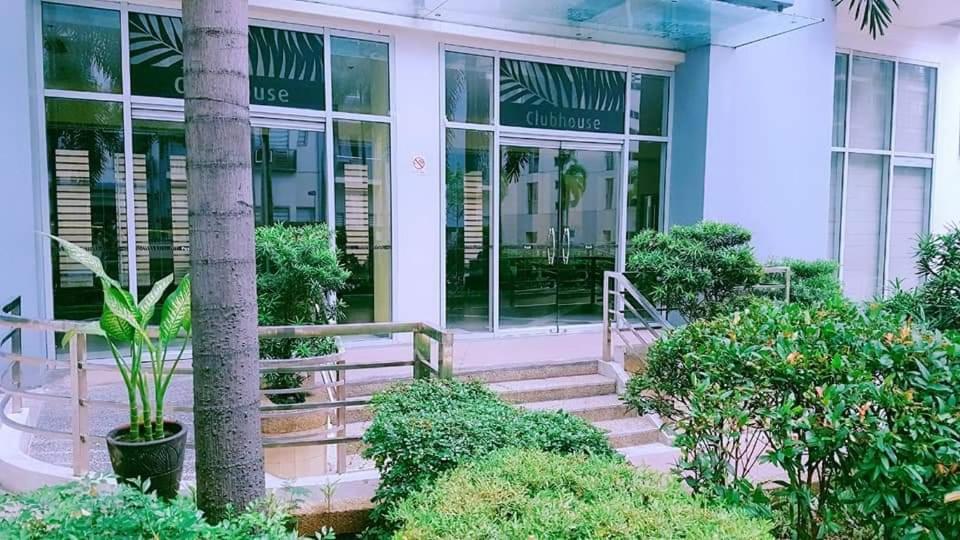 מנילה One Palm Tree Villas Condo Across Naia Terminal 3 מראה חיצוני תמונה