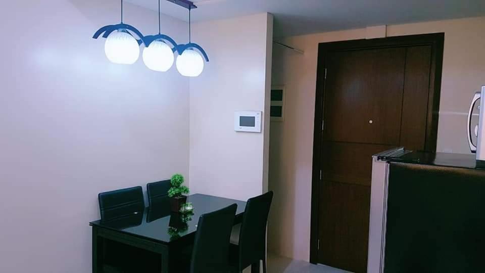 מנילה One Palm Tree Villas Condo Across Naia Terminal 3 מראה חיצוני תמונה